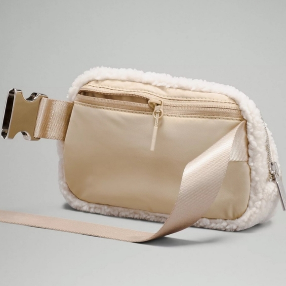 Lululemon Everywhere Belt Bag Sherpa Fleece Natural Ivory Trench Excellent UC! - Picture 4 of 16